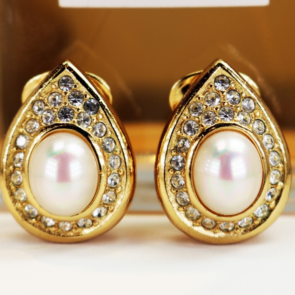 ⚜️ Vintage Christian Dior Crystal & Pearl Earrings - Picture 3 of 16